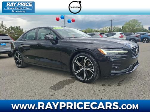 2024 Volvo S60 B5 Core Dark Theme