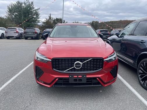 2024 Volvo XC60 B5 Plus Dark Theme