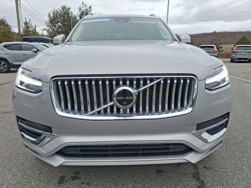 2023 Volvo XC90 Recharge Plug-In Hybrid Plus Bright Theme