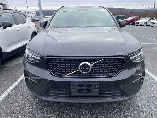 2025 Volvo XC40 Plus