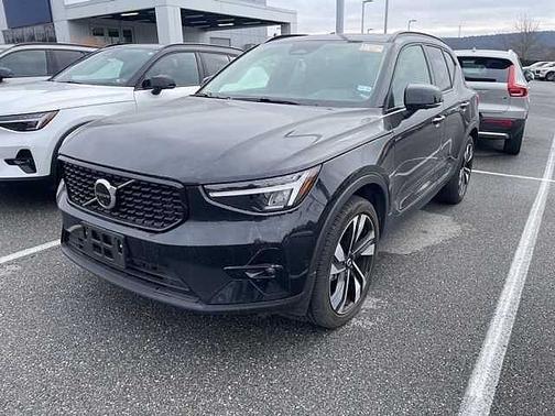 2025 Volvo XC40 Plus