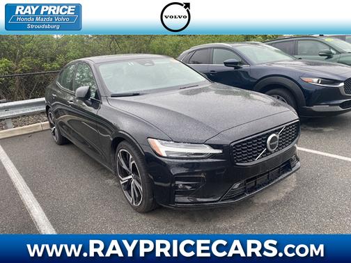 2024 Volvo S60 B5 Core Dark Theme
