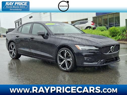 2024 Volvo S60 B5 Core Dark Theme