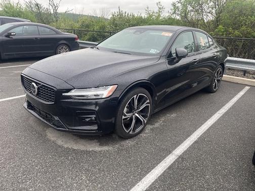 2024 Volvo S60 B5 Core Dark Theme