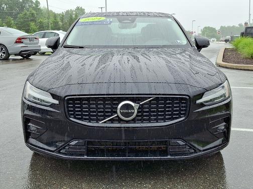2024 Volvo S60 B5 Core Dark Theme