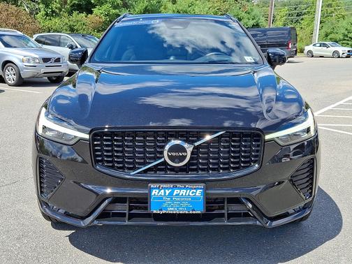 2022 Volvo XC60 B6 R-Design