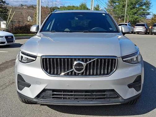 2025 Volvo XC40 Core