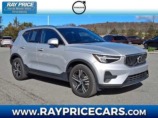 2025 Volvo XC40 Core