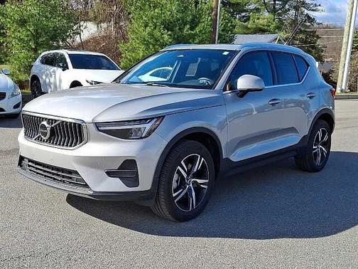 2025 Volvo XC40 Core