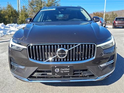 2023 Volvo XC60 Recharge Plug-In Hybrid T8 Plus Bright Theme
