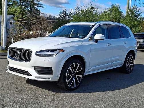 2022 Volvo XC90 T6 Momentum 7 Passenger