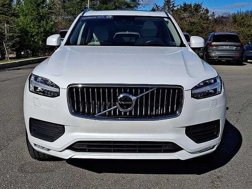 2022 Volvo XC90 T6 Momentum 7 Passenger