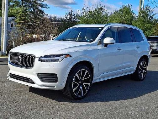 2022 Volvo XC90 T6 Momentum 7 Passenger
