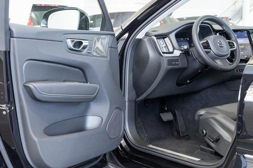 2025 Volvo XC60 Plug-In Hybrid T8 Ultra