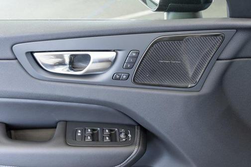 2025 Volvo XC60 Plug-In Hybrid T8 Ultra