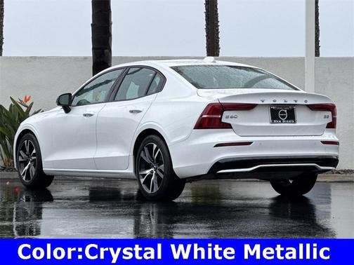 2024 Volvo S60 B5 Core Dark Theme