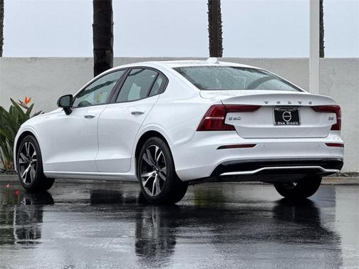 2024 Volvo S60 B5 Core Dark Theme