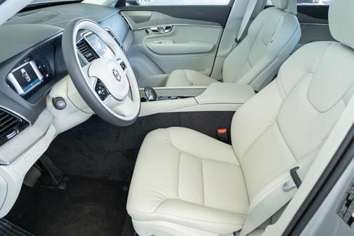 2025 Volvo XC90 B6 Plus 6-Seater