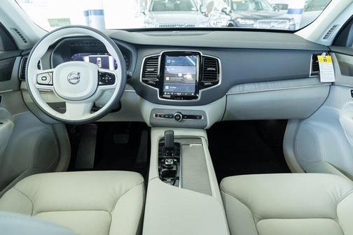 2025 Volvo XC90 B6 Plus 6-Seater