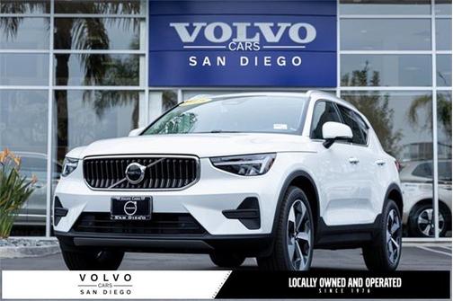 2025 Volvo XC40 B5 Core Bright Theme