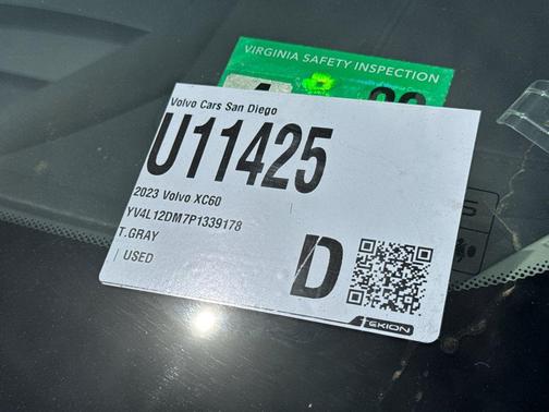 Crystal White Metallic 2023 Volvo XC60 B5 Ultimate Dark Theme