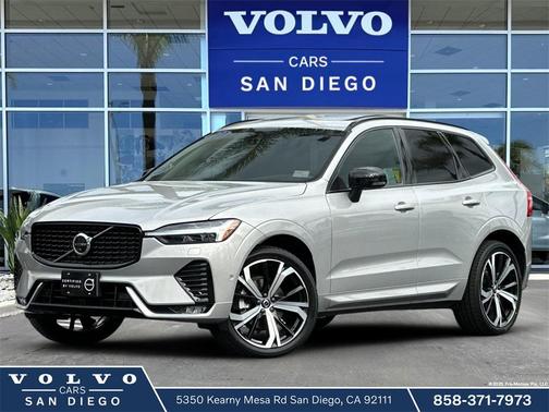 2023 Volvo XC60 B5 Ultimate Dark Theme