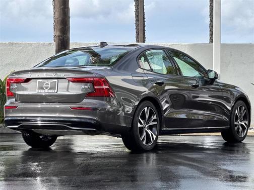 2025 Volvo S60 B5 Core