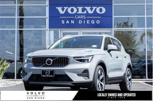 2025 Volvo XC40 B5 Core Bright Theme