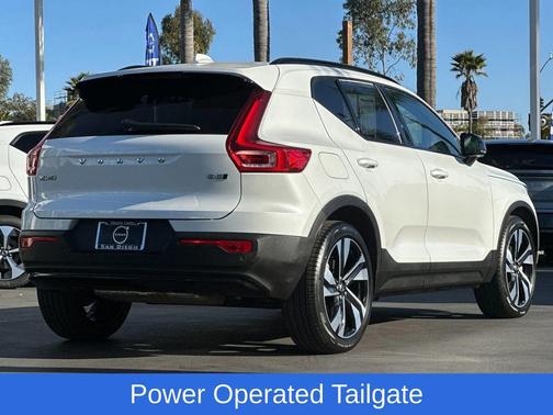 2023 Volvo XC40 B5 Plus Dark Theme