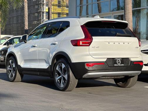 2025 Volvo XC40 B5 Plus Bright Theme