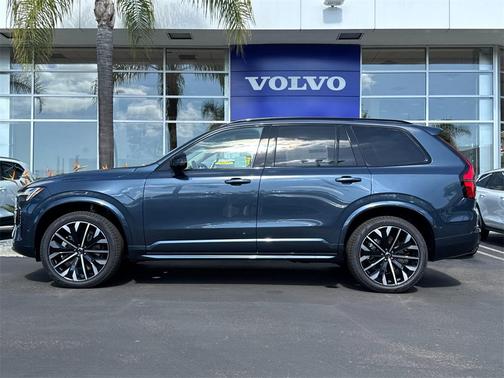 2026 Volvo XC90 B6 Ultra Dark Theme 7-Seater