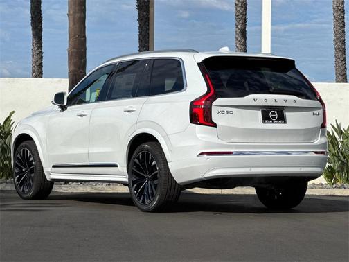 2026 Volvo XC90 B6 Plus 7-Seater