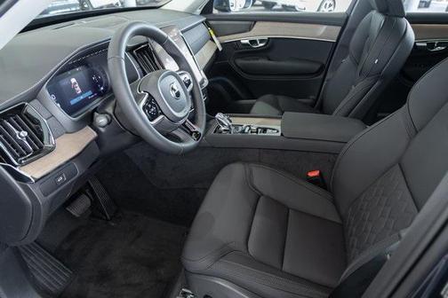 2025 Volvo XC90 B6 Plus 7-Seater