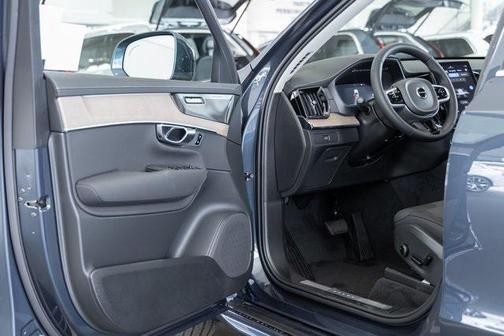 2025 Volvo XC90 B6 Plus 7-Seater