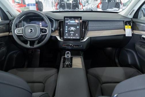 2025 Volvo XC90 B6 Plus 7-Seater