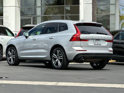 Bright Silver Metallic 2020 Volvo XC60 T5 Momentum