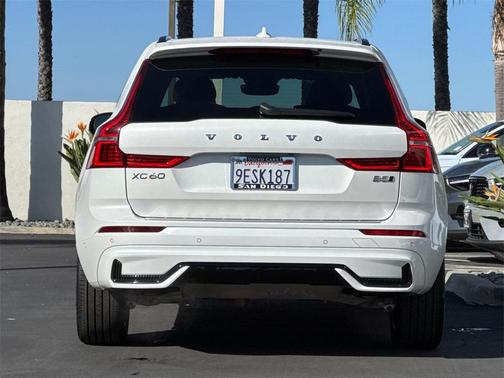 2023 Volvo XC60 B5 Plus Dark Theme