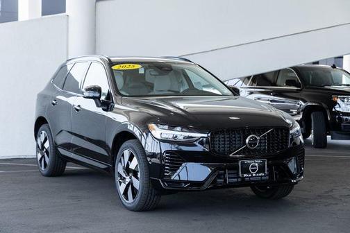 2025 Volvo XC60 Plug-In Hybrid T8 Plus