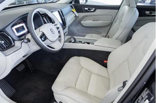 2025 Volvo XC60 Plug-In Hybrid T8 Plus