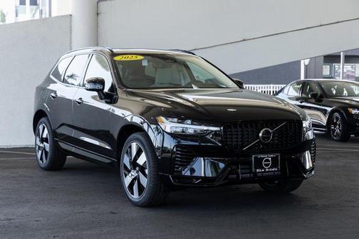 2025 Volvo XC60 Plug-In Hybrid Plus
