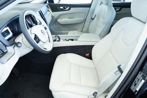 2025 Volvo XC60 Plug-In Hybrid Plus