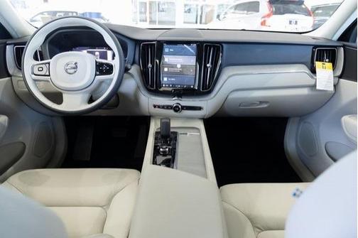2025 Volvo XC60 Plug-In Hybrid Plus
