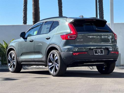 2026 Volvo XC40 B5 Ultra
