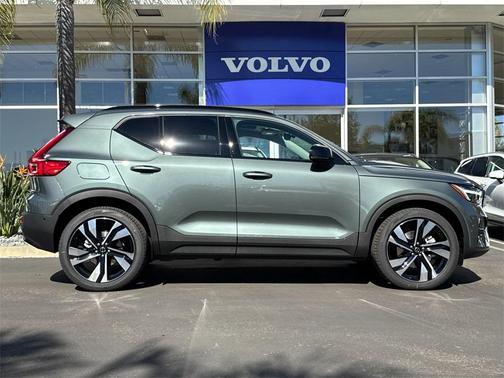 2026 Volvo XC40 B5 Ultra