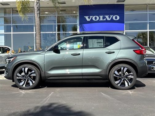 2026 Volvo XC40 B5 Ultra