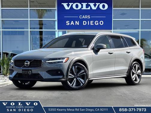 2025 Volvo V60 Cross Country Plus, B5 AWD Gas (mild hybrid)