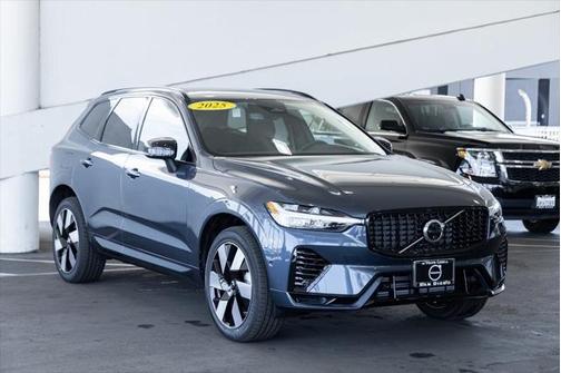 2025 Volvo XC60 Plug-In Hybrid T8 Plus