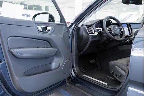 2025 Volvo XC60 Plug-In Hybrid T8 Plus