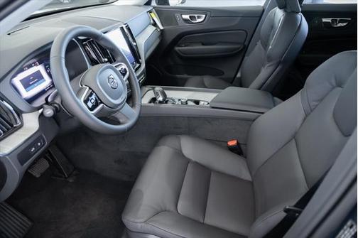 2025 Volvo XC60 Plug-In Hybrid T8 Plus