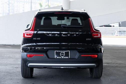 2025 Volvo XC40 B5 Core Bright Theme